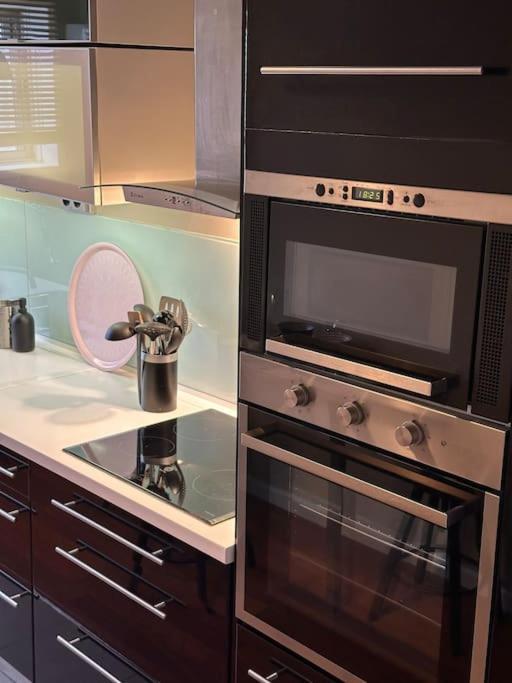 Renovado Com Ac, 2 Wc Completos, Terraco E Garagem Lejlighed Porto Eksteriør billede