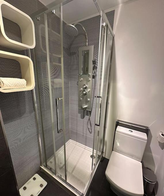 Renovado Com Ac, 2 Wc Completos, Terraco E Garagem Lejlighed Porto Eksteriør billede