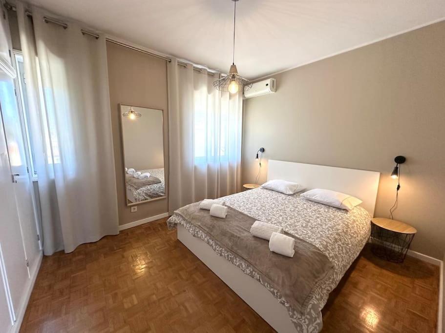 Renovado Com Ac, 2 Wc Completos, Terraco E Garagem Lejlighed Porto Eksteriør billede