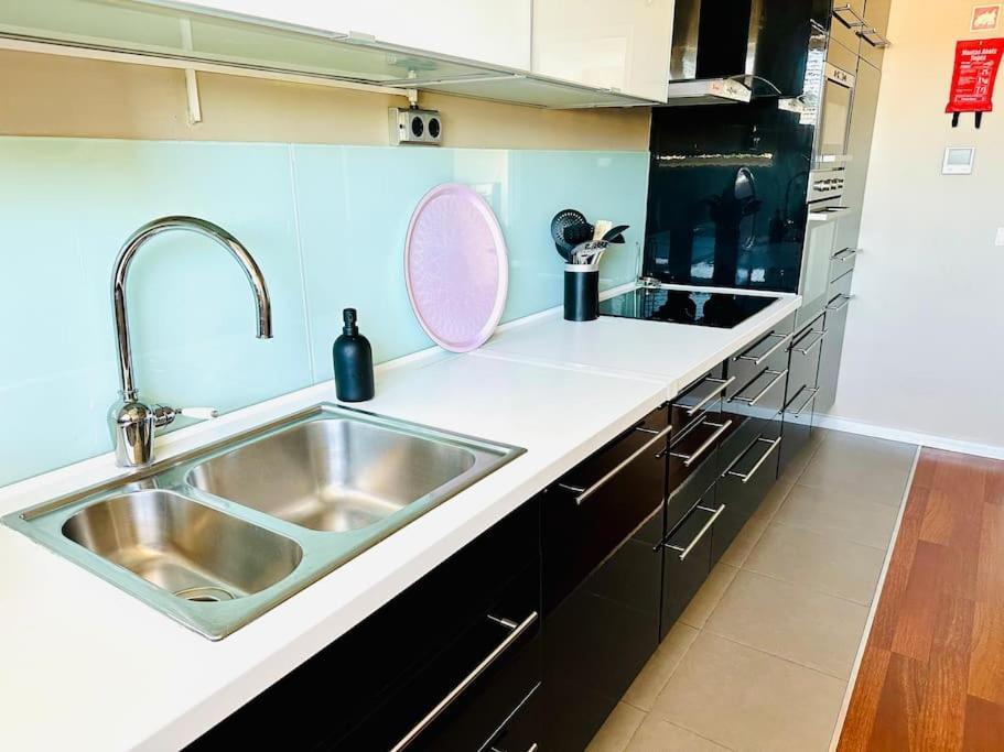 Renovado Com Ac, 2 Wc Completos, Terraco E Garagem Lejlighed Porto Eksteriør billede