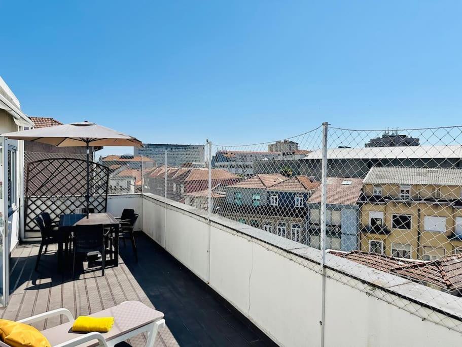 Renovado Com Ac, 2 Wc Completos, Terraco E Garagem Lejlighed Porto Eksteriør billede