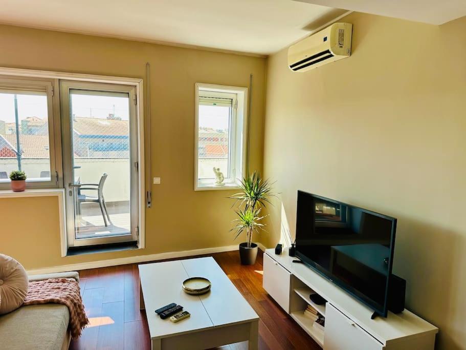 Renovado Com Ac, 2 Wc Completos, Terraco E Garagem Lejlighed Porto Eksteriør billede